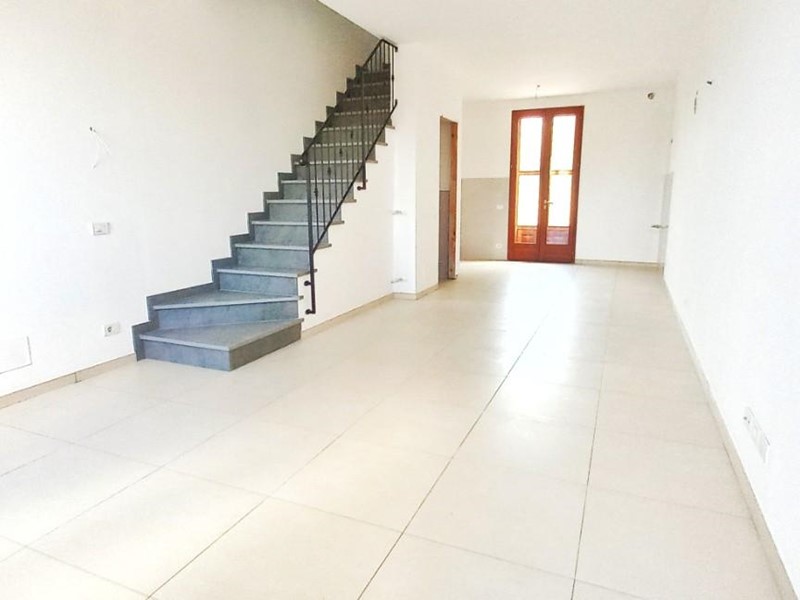 Villa bifamiliare in Vendita a Castelfiorentino, zona Petrazzi, 175'000€, 80 m²