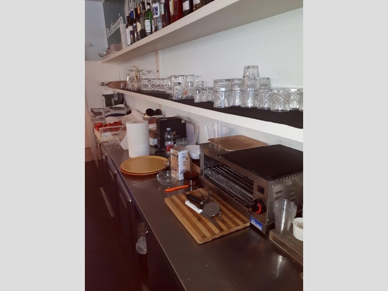 Attività commerciale in Vendita a Pontedera, 70'000€, 120 m²