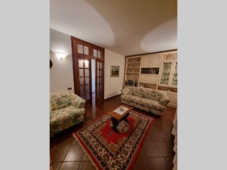 Casa Indipendente in Vendita a Castelfranco di Sotto, 320'000€, 300 m², con Box