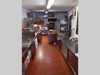 Attività commerciale in Vendita a Santa Maria a Monte, 60'000€, 200 m²