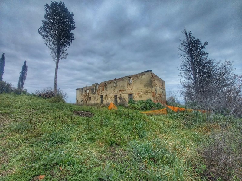 Casale in Vendita a San Miniato, 250'000€, 600 m²