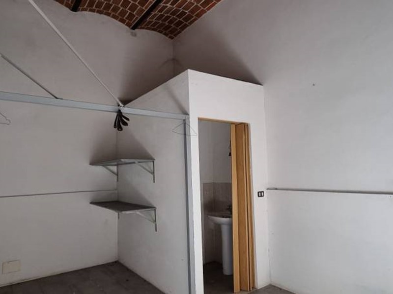 Negozio in Vendita a Arezzo, zona Rigutino, 40'000€, 40 m²