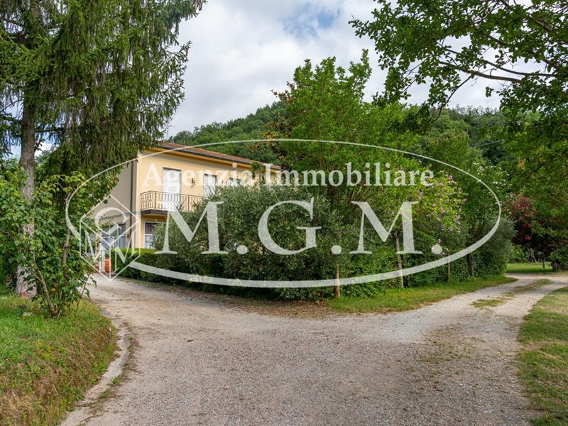 Casa Indipendente in Vendita a Santa Maria a Monte, zona Ponticelli, 350'000€, 255 m², con Box
