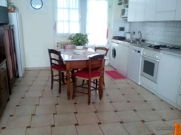 Casa Indipendente in Vendita a Cascina, zona Marciana, 420'000€, 170 m², con Box