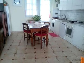 Casa Indipendente in Vendita a Cascina, zona Marciana, 420'000€, 170 m², con Box