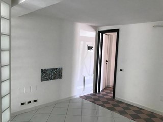 Magazzino in Vendita a Cascina, zona San Lorenzo Alle Corti, 45'000€, 34 m²