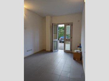 Ufficio in Affitto a Lucca, 650€, 50 m²