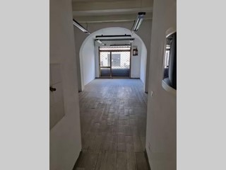 Immobile commerciale in Affitto a Cascina, zona Casciavola, 600€, 43 m²