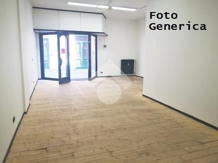 Immobile commerciale in Affitto a Montecarlo, zona San Salvatore, 400€, 90 m²