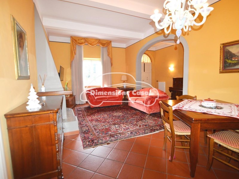 Villa bifamiliare in Vendita a Capannori, zona Santa Margherita, 370'000€, 230 m², arredato