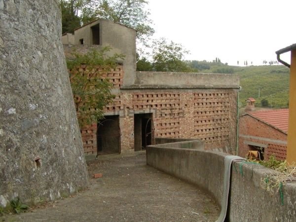 Casa di corte in Vendita a Capannoli, 60'000€, 358 m²