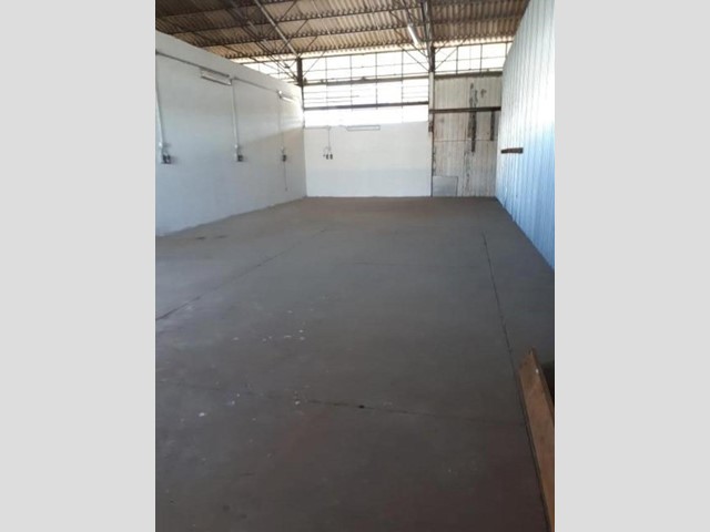 Capannone in Vendita a San Giuliano Terme, zona San Martino a Ulmiano, 600'000€, 1500 m²