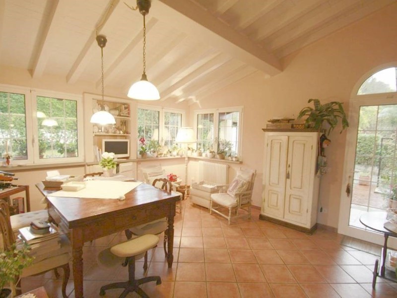 Villa in Vendita a Lucca, zona Monte San Quirico, 600'000€, 200 m²