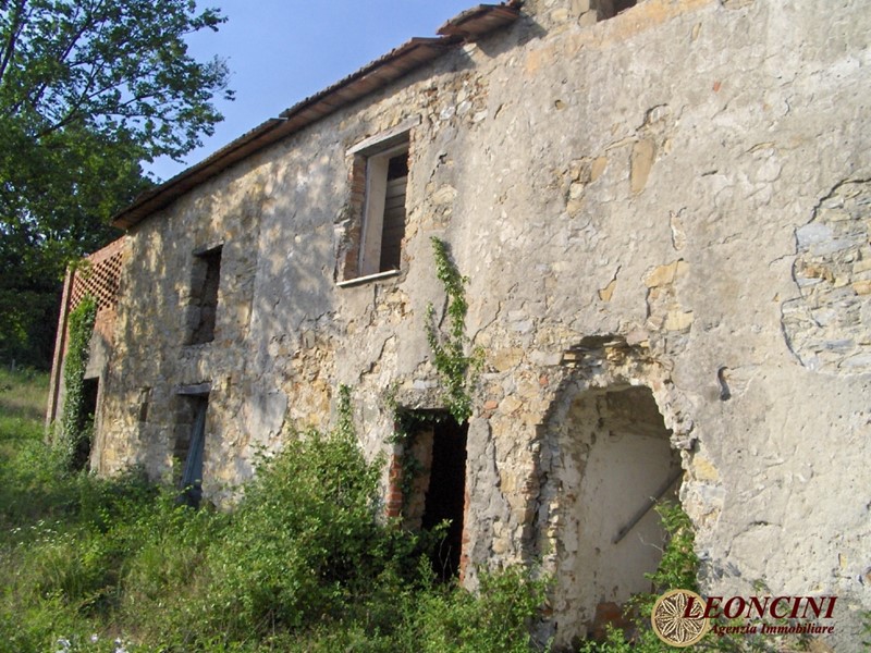 Casale in Vendita a Villafranca in Lunigiana, 300'000€, 600 m²