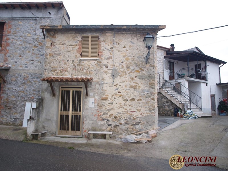 Casale in Vendita a Villafranca in Lunigiana, 20'000€, 48 m²