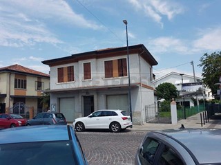 Casa Indipendente in Vendita a Martellago, zona Maerne, 260'000&euro;, 320 m², con Box