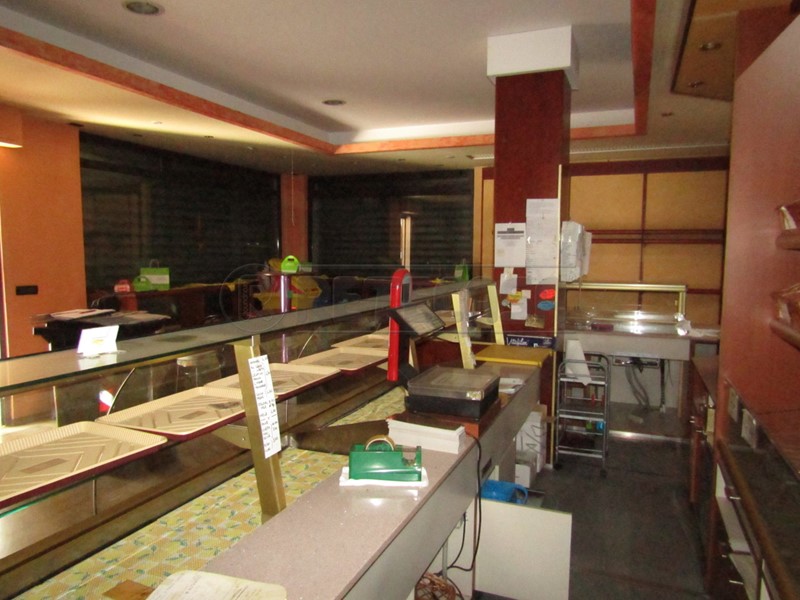 Attività commerciale in Affitto a Camposampiero, zona CAMPOSAMPIERO, 1'200€, 93 m², arredato