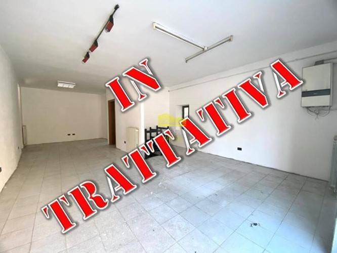 Negozio in Vendita a Trezzo sull'Adda, 55'000€, 68 m²