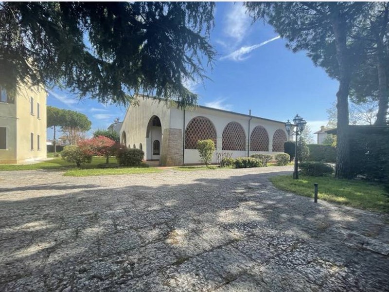 Casa Indipendente in Vendita a Mantova, zona San Giorgio Bigarello, 270'000€, 378 m²