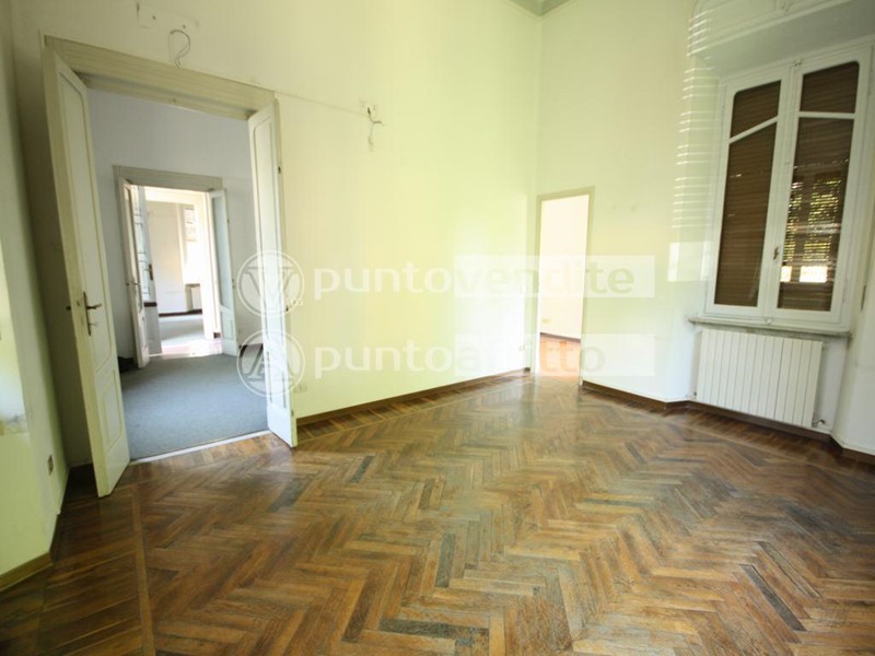 Ufficio in Affitto a Lucca, 1'000€, 100 m²
