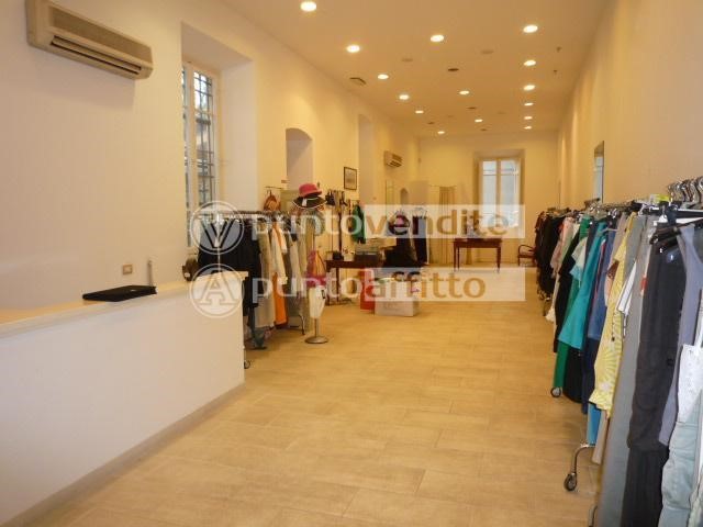 Negozio in Affitto a Lucca, 1'300€, 150 m²