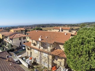 Villetta a schiera in Vendita a Rosignano Marittimo, zona Rosignano Solvay, 345'000€, 115 m², con Box