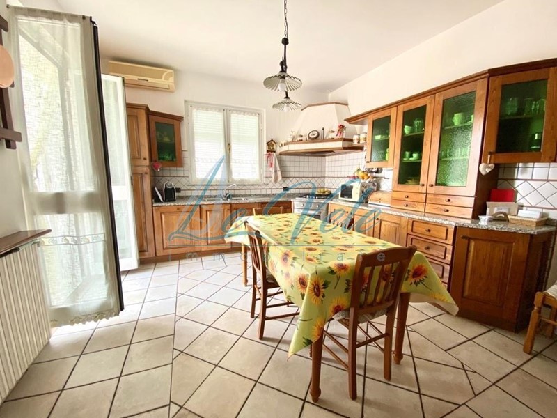 Casa Semi Indipendente in Vendita a Massa, 384'000€, 260 m², arredato