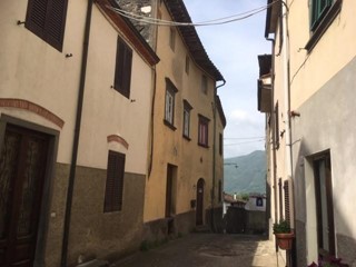Quadrilocale in Vendita a Borgo a Mozzano, zona Anchiano, 40'000&euro;, 100 m²