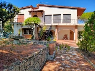Villa in Vendita a Rosignano Marittimo, zona Castiglioncello, 1'300'000€, 300 m², con Box