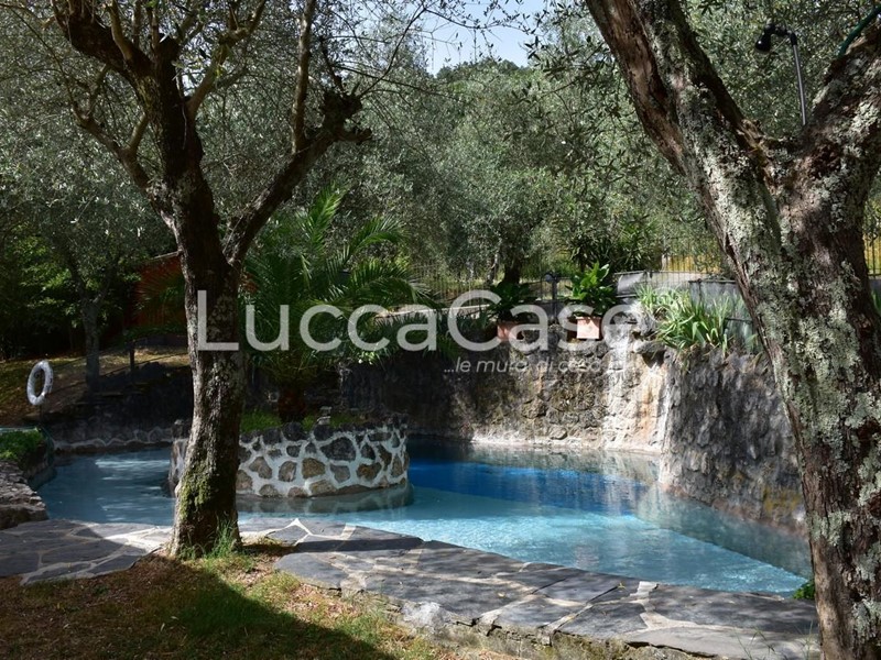 Villa in Vendita a Camaiore, 620'000&euro;, 190 m², arredato