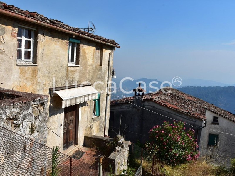 Casa Semi Indipendente in Vendita a Lucca, zona Pieve di Brancoli, 80'000€, 175 m²