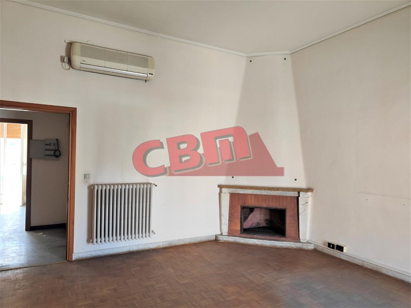 Ufficio in Affitto a Livorno, 960€, 120 m²