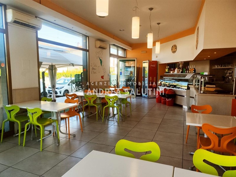 Attività commerciale in Vendita a Pontedera, 89'000€, 100 m²