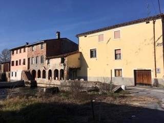 Appartamento in Vendita a Lucca, zona San Pietro a Vico, 250'000&euro;, 210 m²