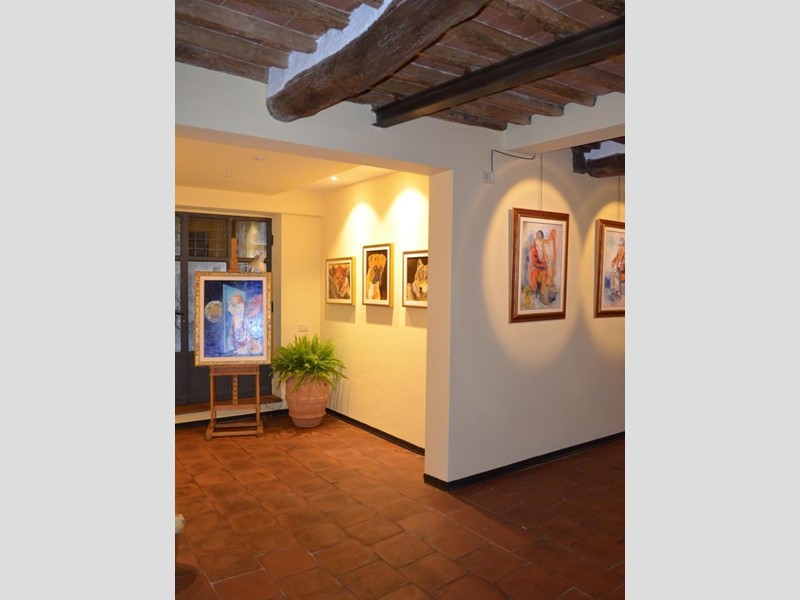 Negozio in Affitto a Lucca, 850€, 55 m²