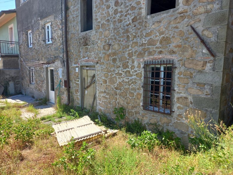 Casa di corte in Vendita a Capannori, zona Matraia, 60'000€, 80 m²
