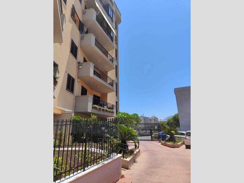 Appartamento in Vendita a Palermo, 310'000€, 140 m²