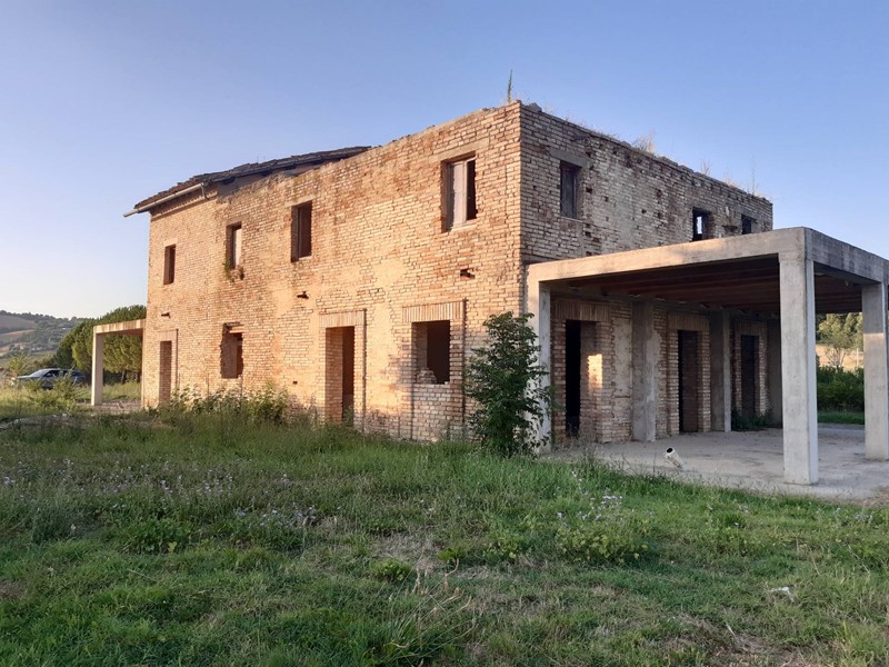 Rustico in Vendita a Macerata, zona Periferia, 138'000€, 500 m²