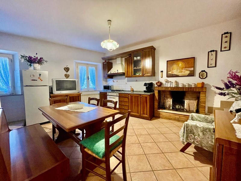 Casa Indipendente in Vendita a Lajatico, 125'000€, 200 m²