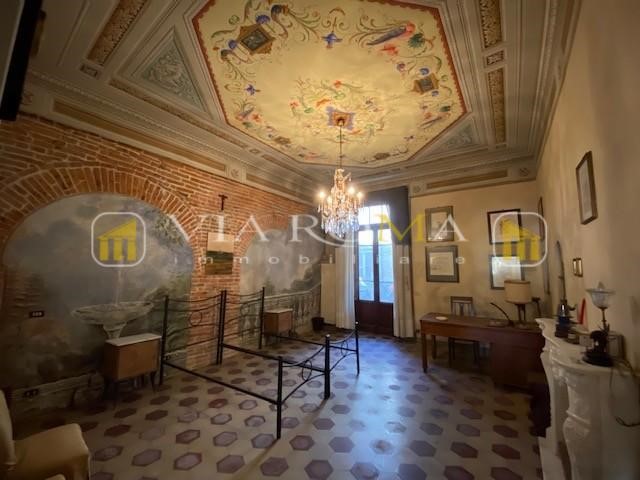 Appartamento in Vendita a Lucca, 1'200'000&euro;, 300 m²