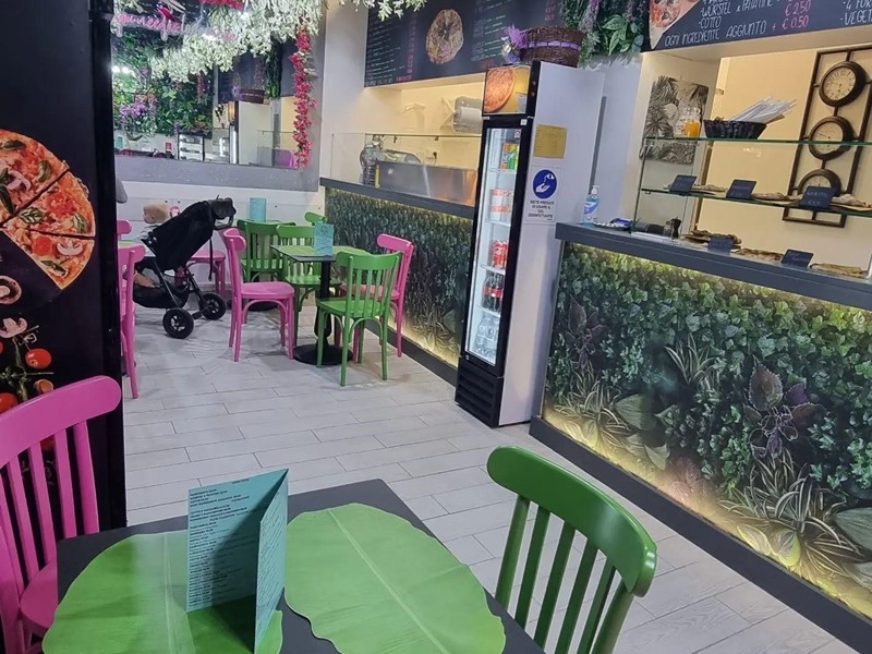 Attività commerciale in Affitto a Carrara, zona Marina di Carrara, 100'000€, 50 m²