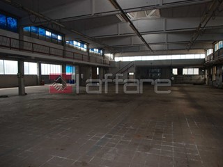 Capannone in Vendita a Pontedera, zona Gello, 850'000€, 1245 m²