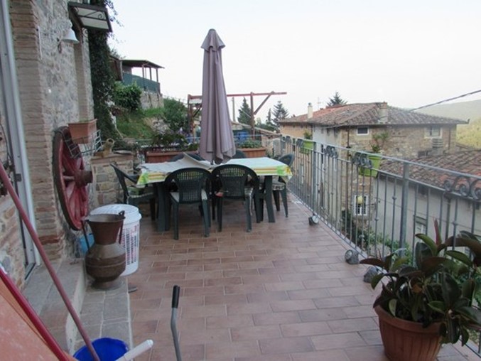 Casa Indipendente in Vendita a Capannori, zona Ruota, 150'000€, 140 m², arredato
