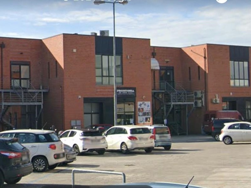 Ufficio in Vendita a San Giuliano Terme, zona La Fontina, 800€, 600 m²