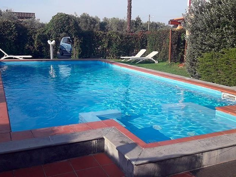 Appartamento in Affitto a Massa, zona Marina di Massa, 200 m², arredato