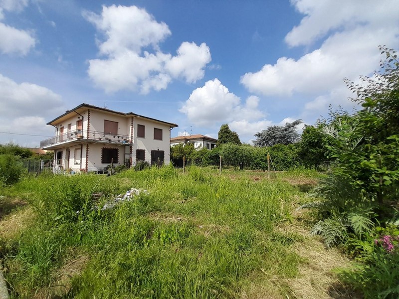 Casa Indipendente in Vendita a Altopascio, zona Le Spianate, 300'000€, 200 m², con Box