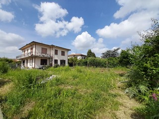 Casa Indipendente in Vendita a Altopascio, zona Le Spianate, 300'000€, 200 m², con Box
