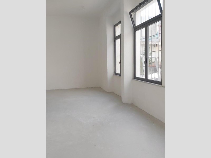 Capannone in Affitto a Massa, 250 m²