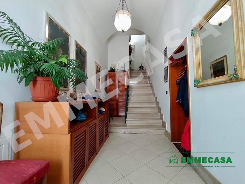 Villa in Vendita a Valenzano, 295'000€, 200 m²