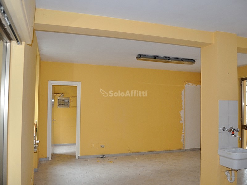 Capannone in Affitto a Settimo Torinese, zona Centrale, 600€, 90 m²